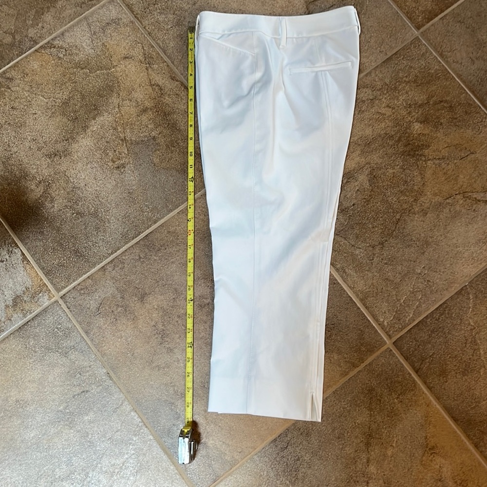 White House Black Market white crop pant